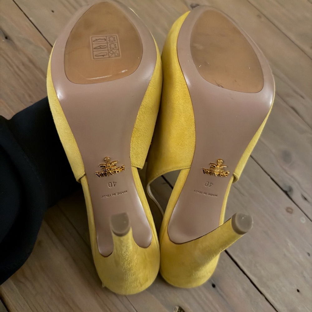 Prada Yellow Suede Slingback Pumps Heels Sz 40 Made in Italy Gold Logo 5.5” Heel - Picture 3 of 5